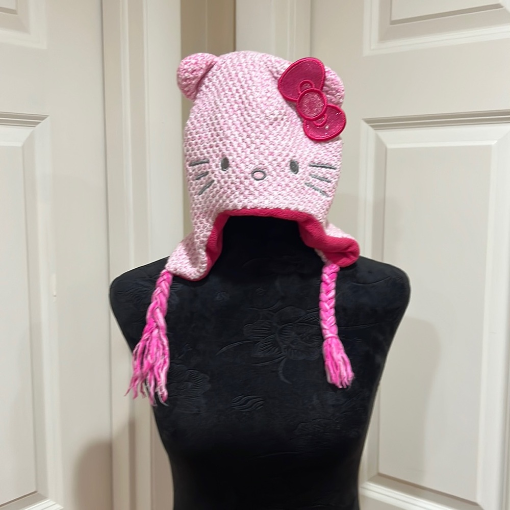 Girls youth, one size, “Hello Kitty” winter hat with tassels. By Sanrio Co.